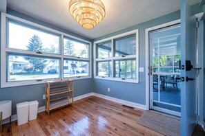 Interior - Golf, Fish, Boat, Relax, Repeat! 4-bed, 2-bath house steps away from the lake. (Watervliet)