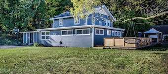 Golf, Fish, Boat, Relax, Repeat! 4-bed, 2-bath house steps away from the lake.