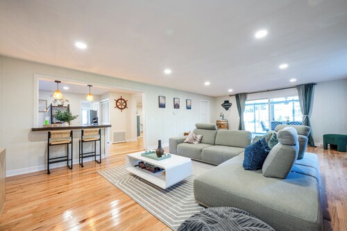 Golf, Fish, Boat, Relax, Repeat! 4-bed, 2-bath house steps away from the lake.