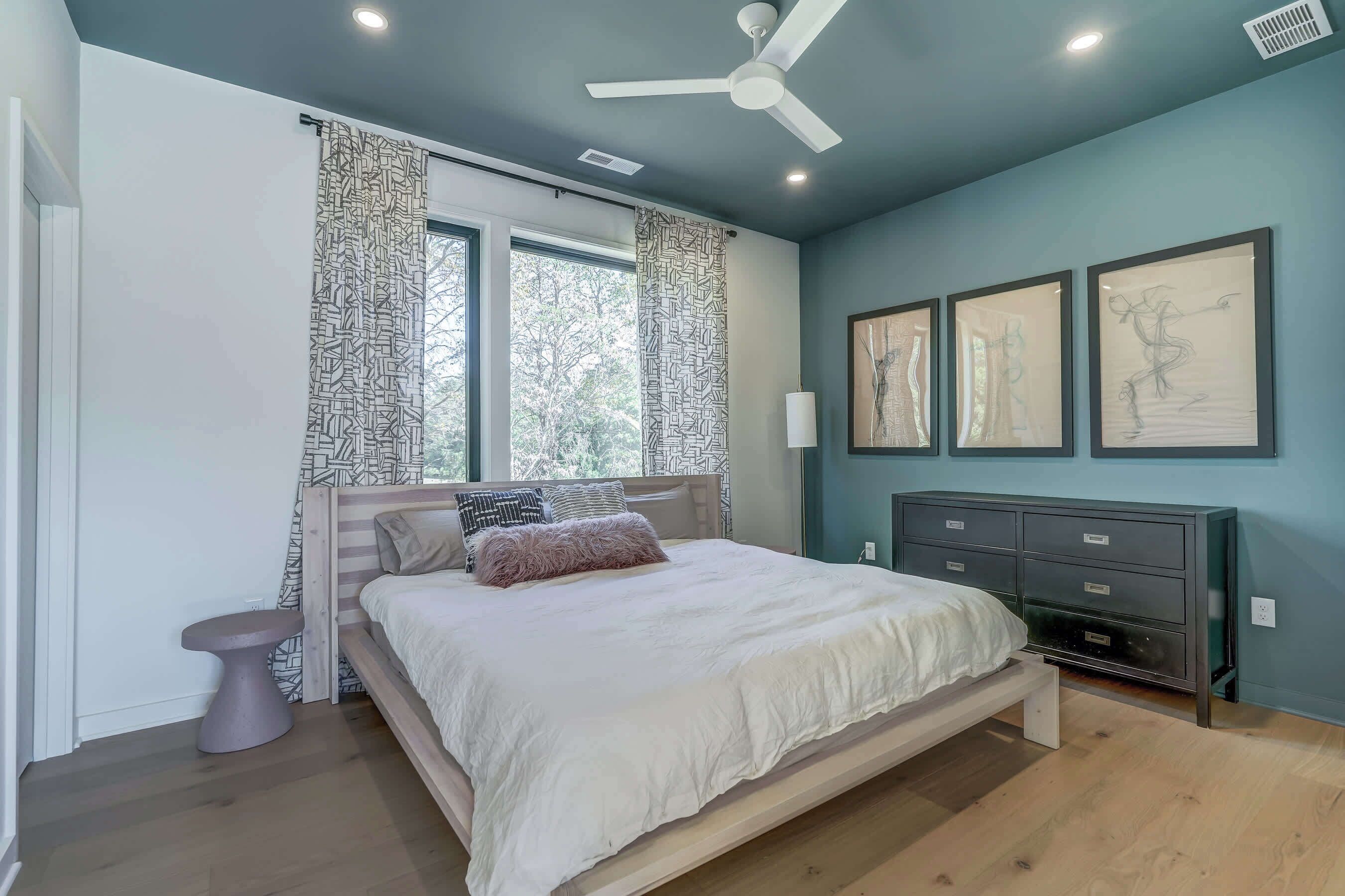 4 habitaciones, tabla de planchar con plancha, wifi y ropa de cama 