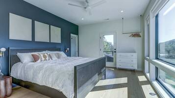 4 bedrooms, iron/ironing board, WiFi, bed sheets