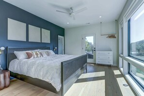 4 bedrooms, iron/ironing board, WiFi, bed sheets - Luxury Home w/Mountain Views, Hot Tub, EV Charger, Play Equipment (Afton)