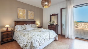 2 bedrooms, iron/ironing board, travel cot, WiFi