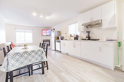 [Walkout Basement Suite] Spacious and Cozy, 2 Bedroom 4 Bed
