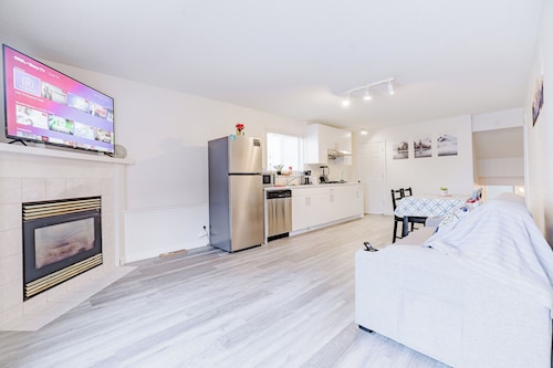 [Walkout Basement Suite] Spacious and Cozy, 2 Bedroom 4 Bed