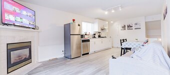 [Walkout Basement Suite] Spacious and Cozy, 2 Bedroom 4 Bed