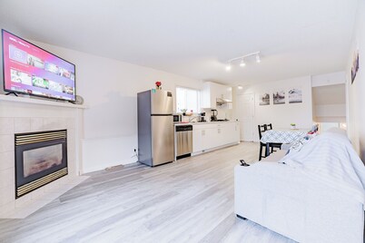 [Walkout Basement Suite] Spacious and Cozy, 2 Bedroom 4 Bed