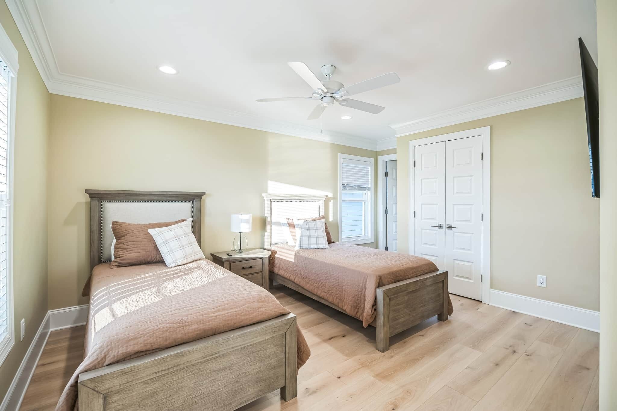 8 bedrooms, free WiFi, bed sheets