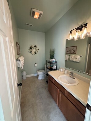 تجهيزات دش، مجففات شعر، مناشف، صابون