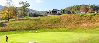 Panoramic Paradise! Spacious Pet Friendly House. Sleeps 10, Minutes to GSMNP!