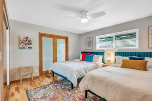 4 多间卧室、办公桌、熨斗/熨衣板、旅行婴儿床