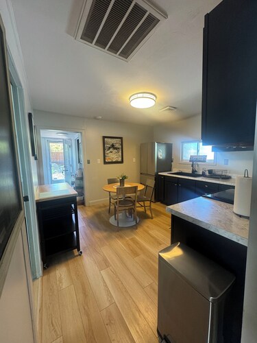 Charming 3 BR Cottage Walk to AOTG and minutes to NRG National Park
