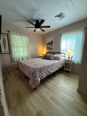 3 makuuhuonetta, silitysrauta/-lauta, Wi-Fi, vuodevaatteet