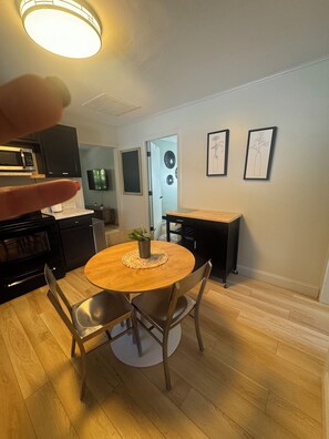 Dining - Charming 3 BR Cottage Walk to AOTG and minutes to NRG National Park (Lansing)