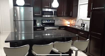 McAllen Tx Divine Apartment 2Bedroom-2Bath, Patio, close Airport, Shopping