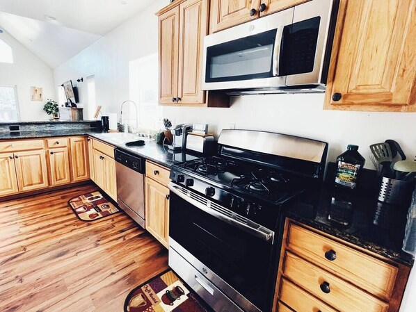 Microones, forn, placa de cuina i rentaplats 