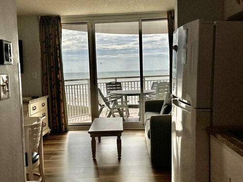 #1 rated hotel in North Myrtle Beach 1 Bedroom Pools restaurant bars private beach 0613