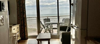 #1 rated hotel in North Myrtle Beach 1 Bedroom Pools restaurant bars private beach 0613