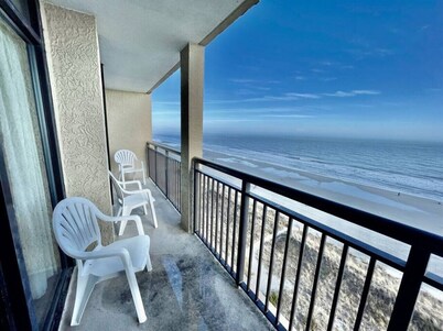 Spacious oceanfront 2 bedroom condo Tropical resort near Barefoot Landing 802