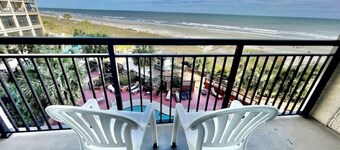 Tropical Resort, Beachfront Condo with amazing oceanfront views!! 322
