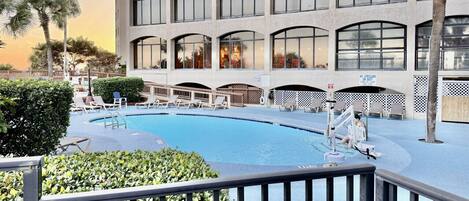 屋内プール、温水プール