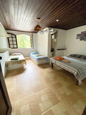 8 bedrooms, WiFi, bed sheets