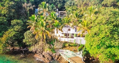 Isla House / House in Ilha Grande, Angra dos Reis