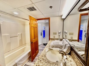 Secador de pelo y toallas