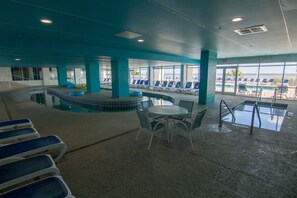 من حمّامات السباحة المغطاة، حمّام سباحة مُدفَّأ