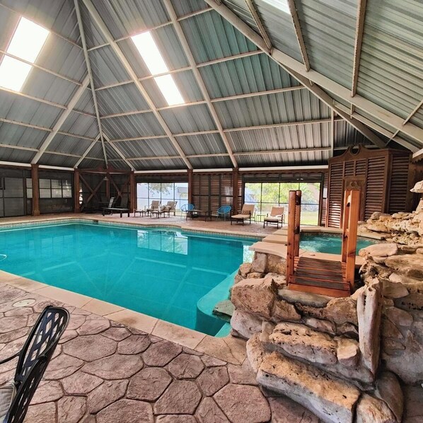 Pool - The Winecup Guest Cottage (San Marcos)