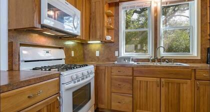 The Daisy Guest Cottage