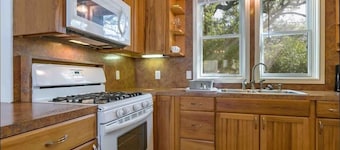 The Daisy Guest Cottage