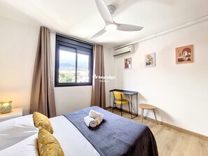 1 dormitori, planxa i posts de planxar, wifi gratuïta i roba de llit