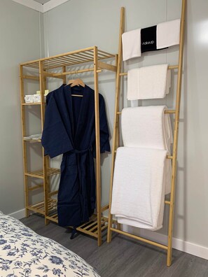 1 bedroom, desk, iron/ironing board, free WiFi - The Burrows (Paynes Crossing)