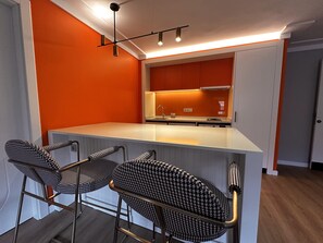 Deluxe Double Room | Private kitchen | Mini-fridge, microwave, oven, stovetop - OTTO Tunalı Exclusive Suites (Ankara)