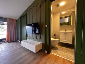 1 bedroom, 1 lounge with kitchen and terrace | Vardagsrum | 100-centimeters smart-tv med satellitkanaler