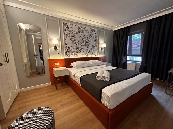 Premium bedding, in-room safe, desk, laptop workspace