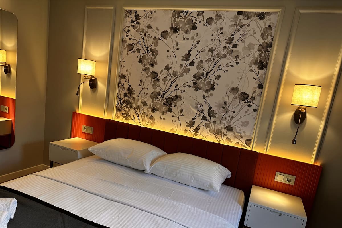 Premium bedding, in-room safe, desk, laptop workspace