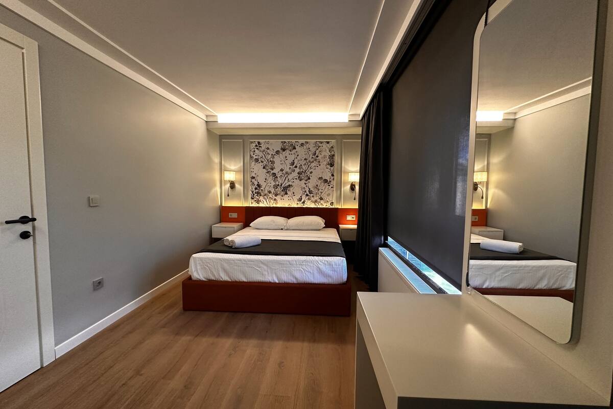 Deluxe Double Room | Premium bedding, in-room safe, desk, laptop workspace