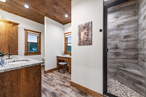 Dusche, Haartrockner, Handtücher