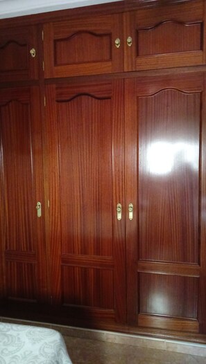 1 chambre, fer et planche à repasser, Wi-Fi, draps fournis