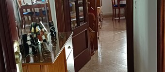 Room near university, hospital, park and private parking lot