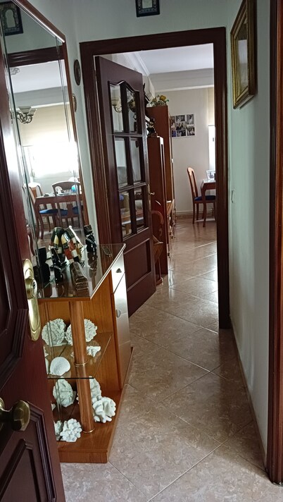 Room near university, hospital, park and private parking lot