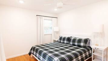 4 bedrooms, desk, free WiFi, bed sheets