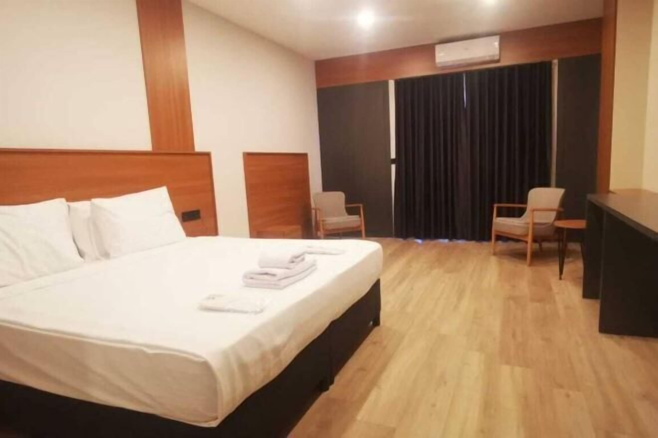 Espacio para trabajar con laptop, insonorización y wifi gratis 