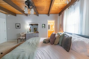 4 bedrooms, desk, iron/ironing board, travel cot