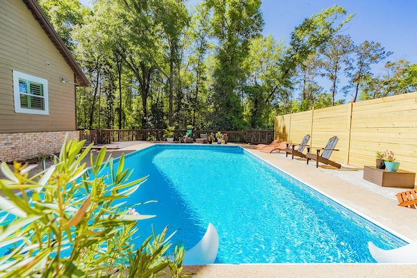 Our sparking pool is always clean and so much fun for families and friends