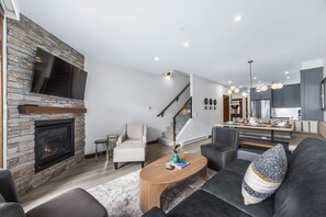 Smart TV, fireplace