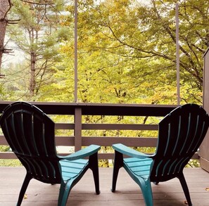 Property grounds - OnQ: A condo in Quechee Lakes overlooking the Ottauquechee River (Hartford)