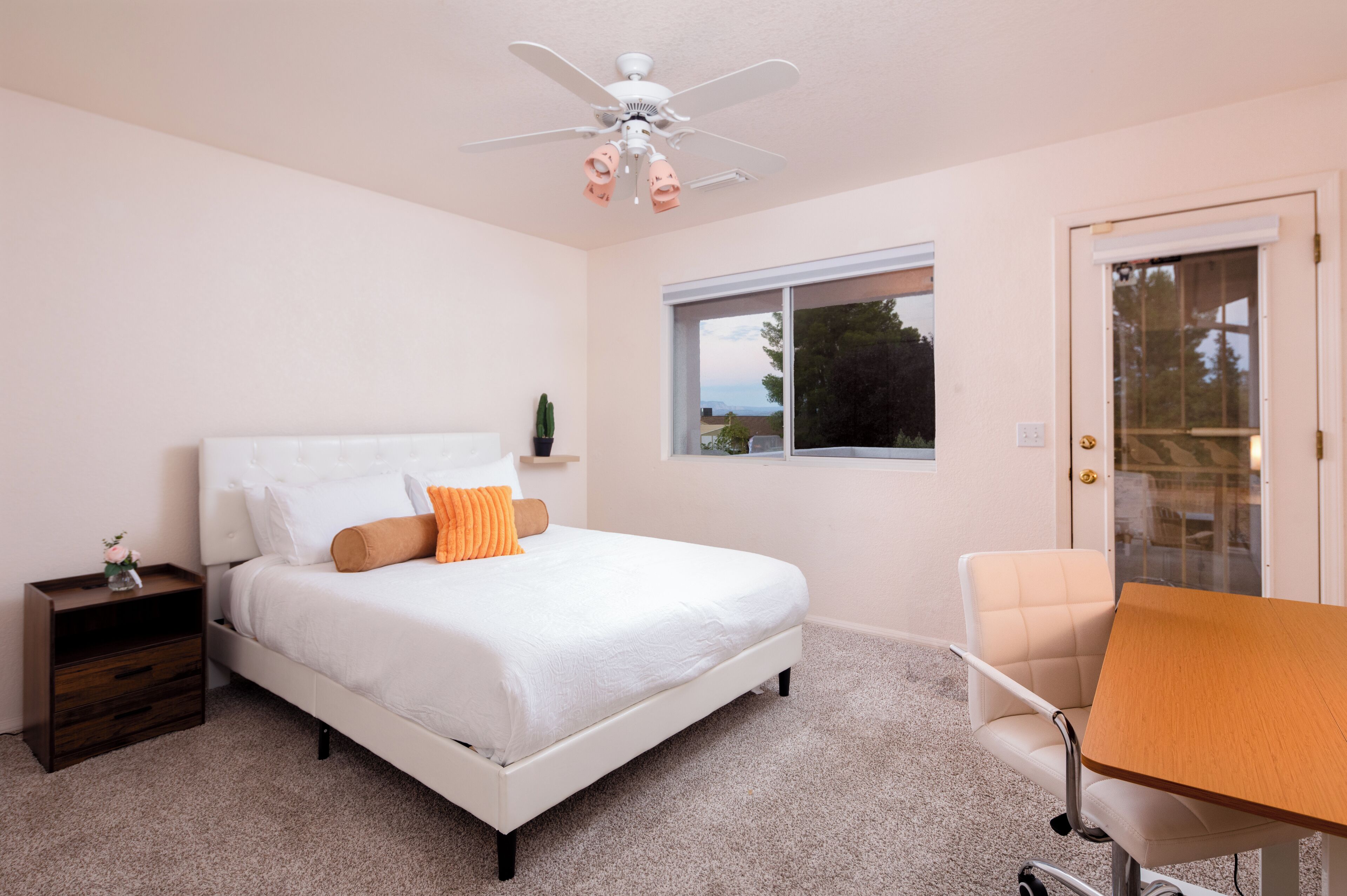 3 Schlafzimmer, Schreibtisch, Bügeleisen/Bügelbrett, WLAN